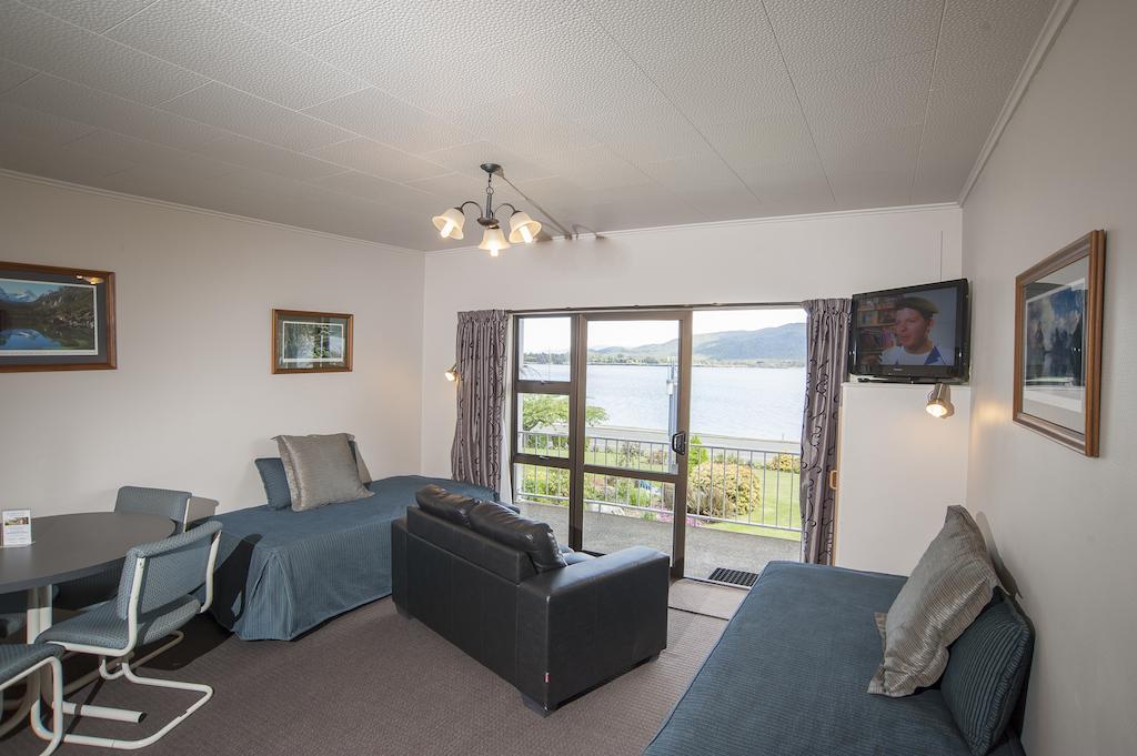 Lakeside Motel & Apartments Te Anau Room photo