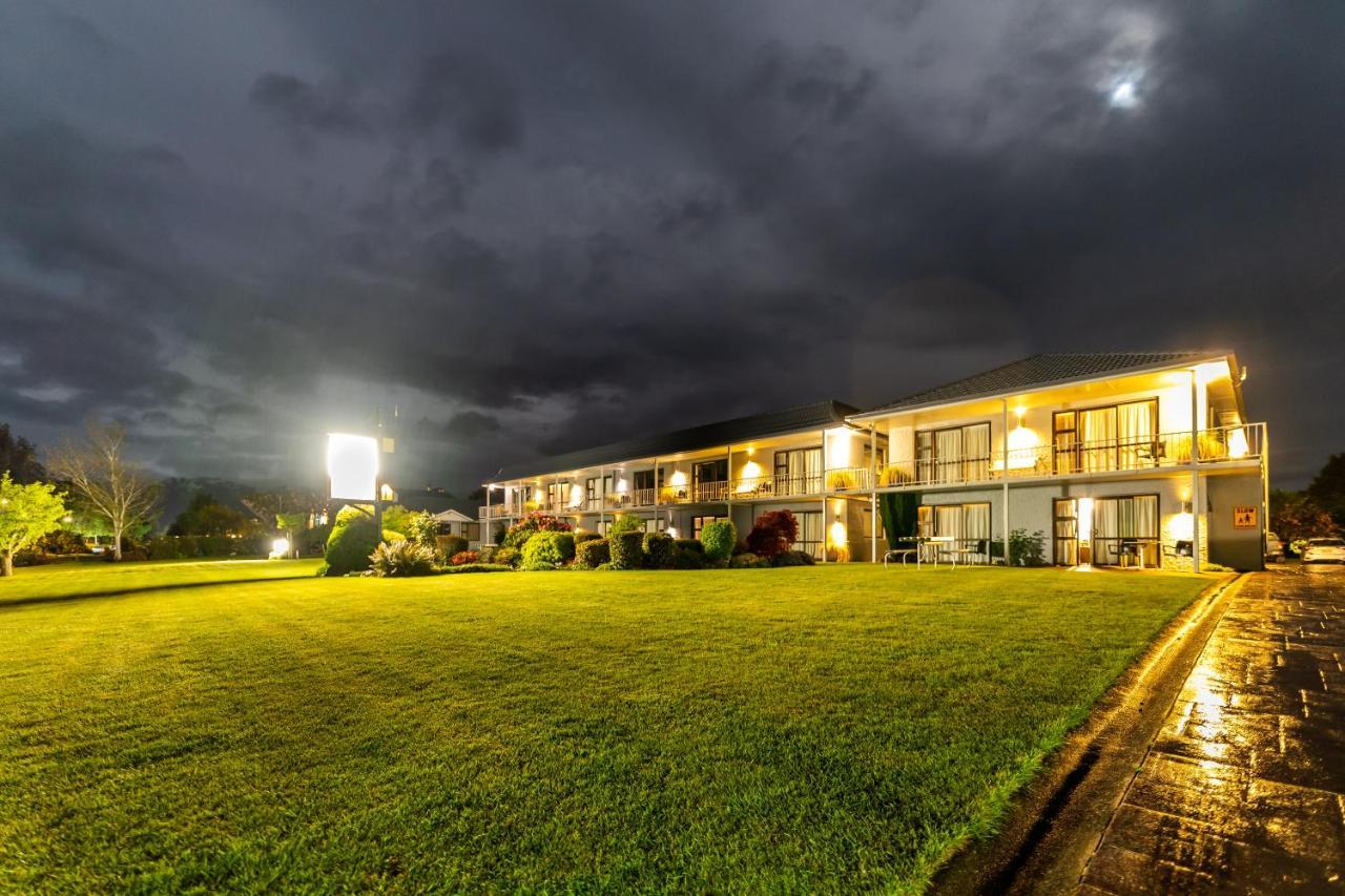 Lakeside Motel & Apartments Te Anau Exterior photo